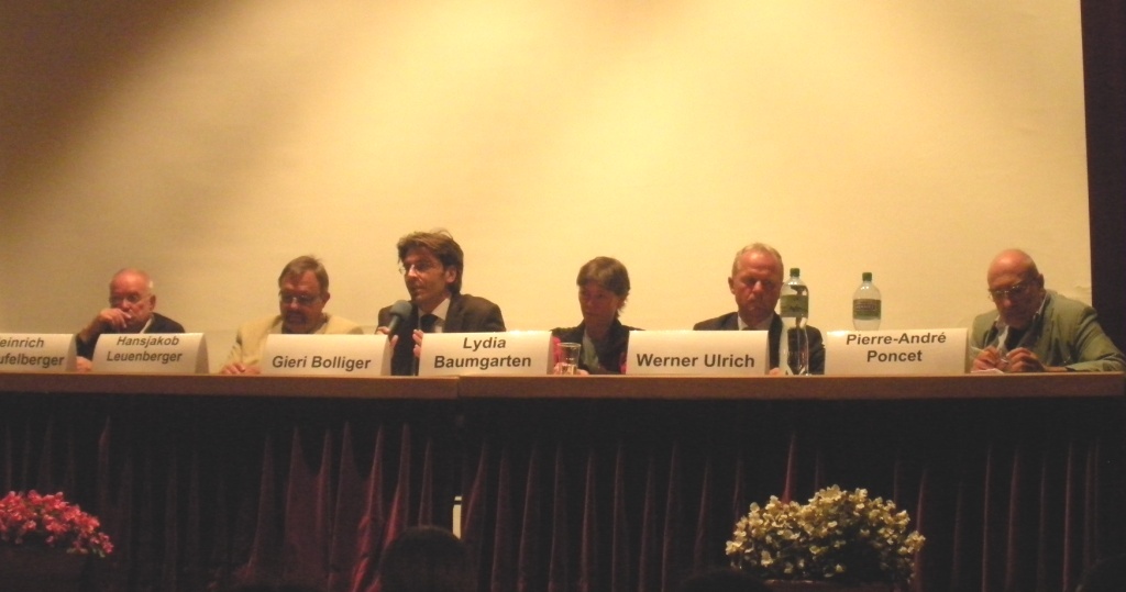 Gieri Bolliger (3. von links) an der Podiumsdiskussion 
