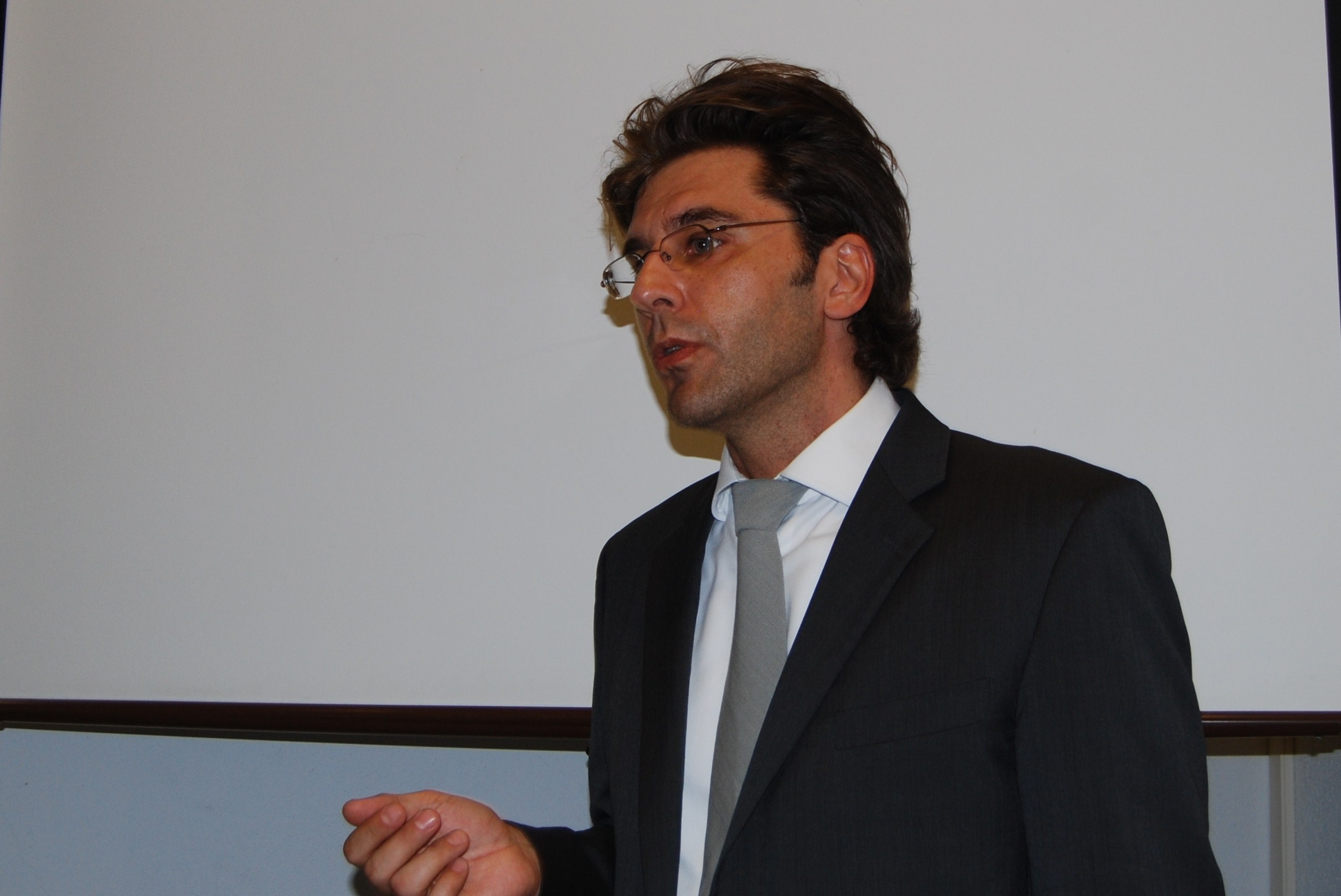 Uni-Basel_Europainstitut_Gieri_Bolliger.JPG